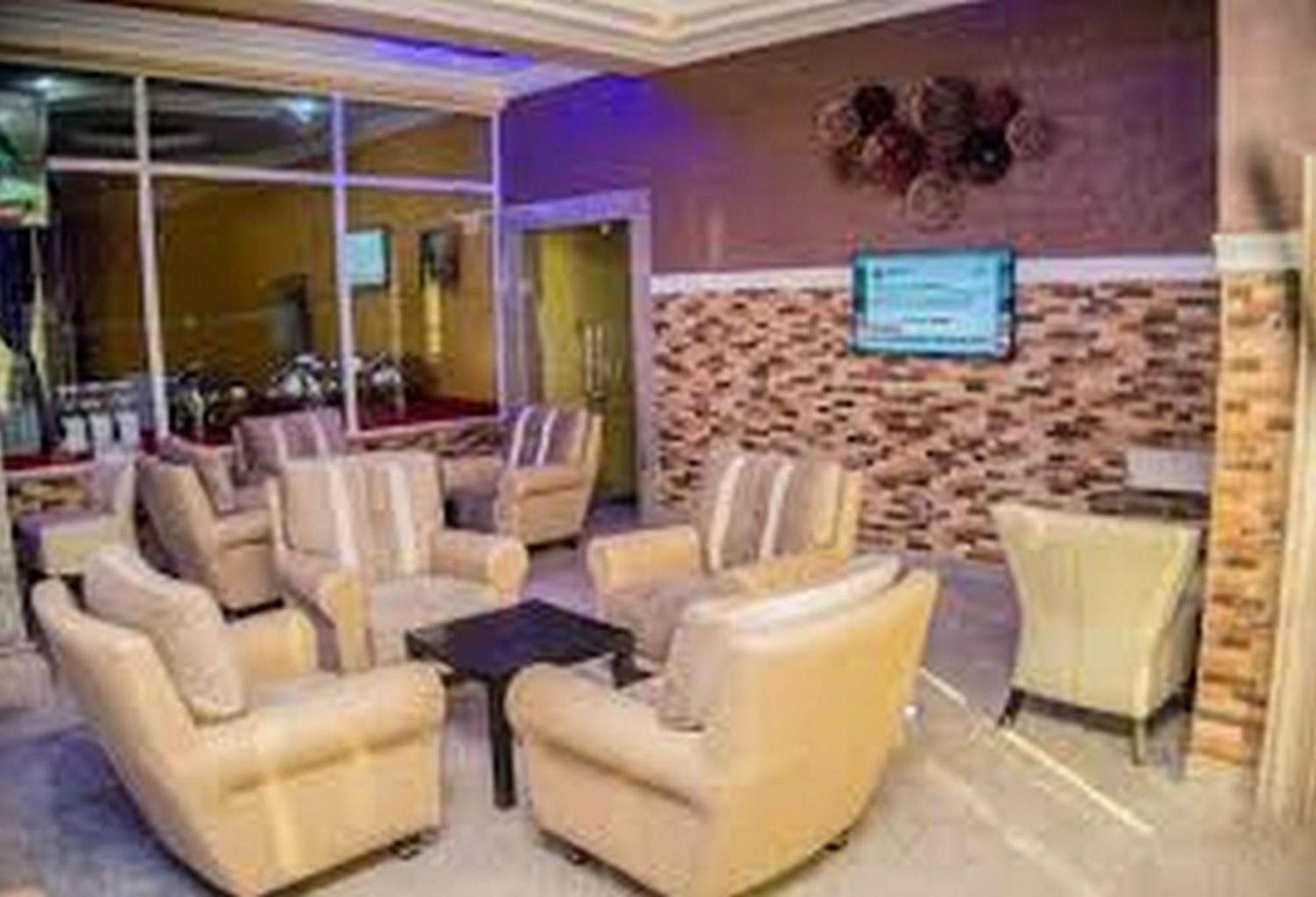 Room In Lodge - Hampton Towers Spa Asaba Luaran gambar