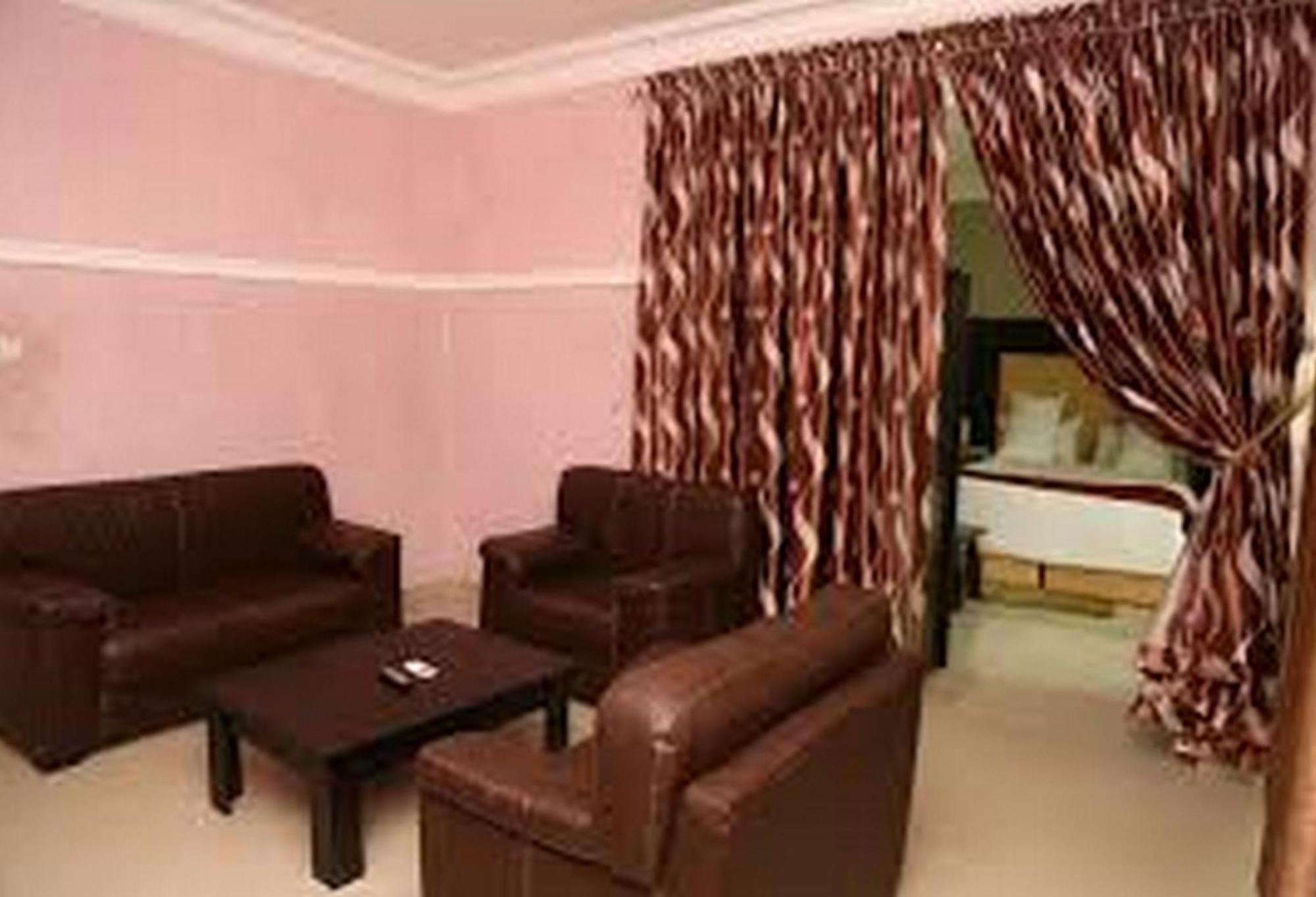 Room In Lodge - Hampton Towers Spa Asaba Luaran gambar