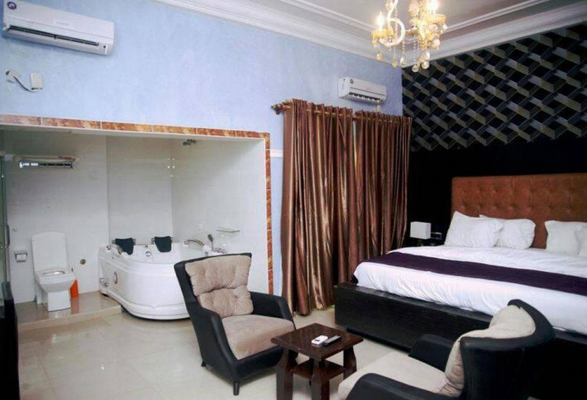 Room In Lodge - Hampton Towers Spa Asaba Luaran gambar