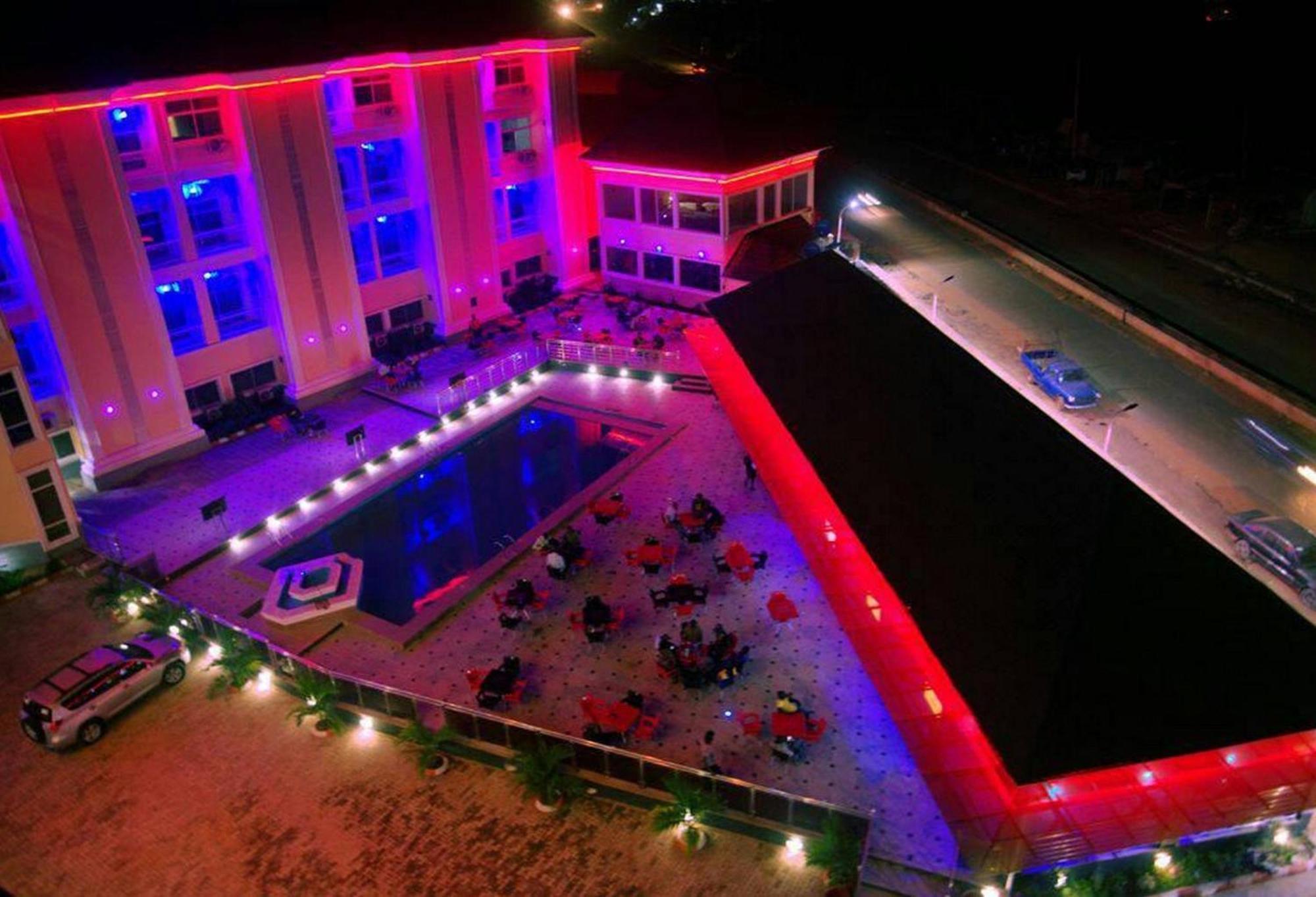Room In Lodge - Hampton Towers Spa Asaba Luaran gambar