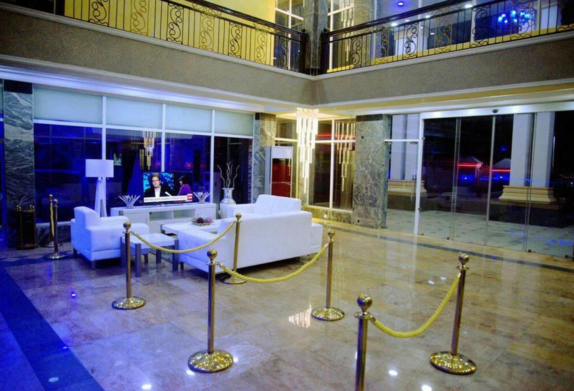 Room In Lodge - Hampton Towers Spa Asaba Luaran gambar