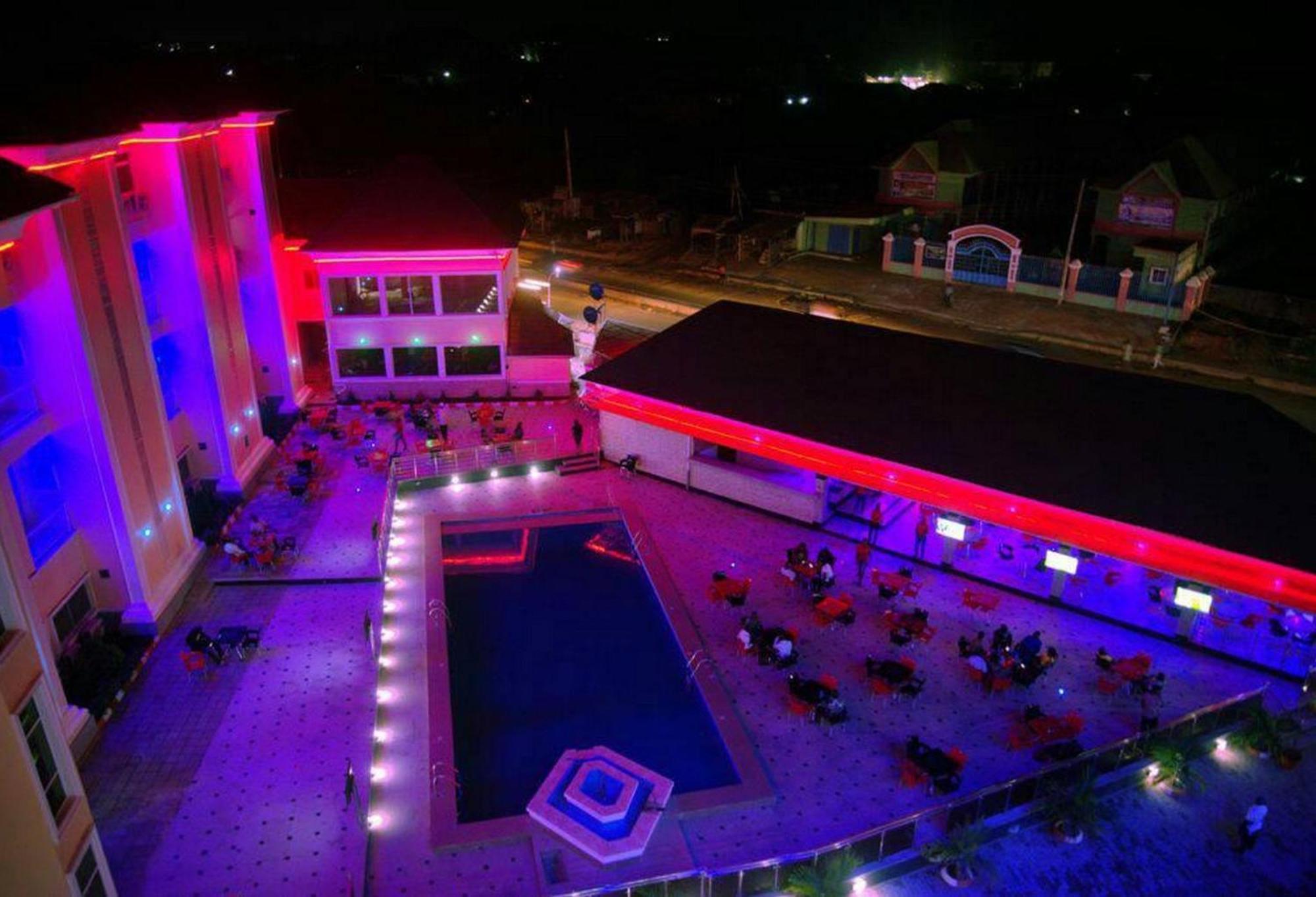 Room In Lodge - Hampton Towers Spa Asaba Luaran gambar