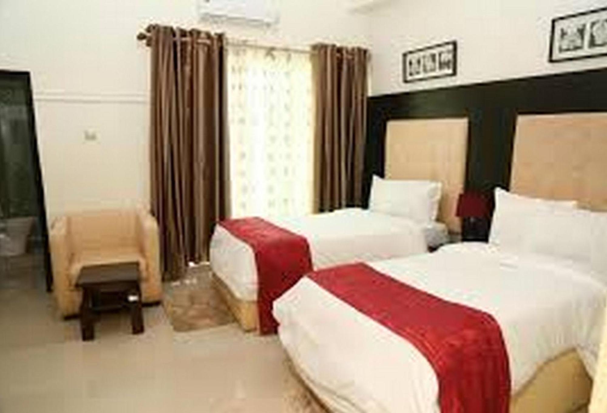 Room In Lodge - Hampton Towers Spa Asaba Luaran gambar