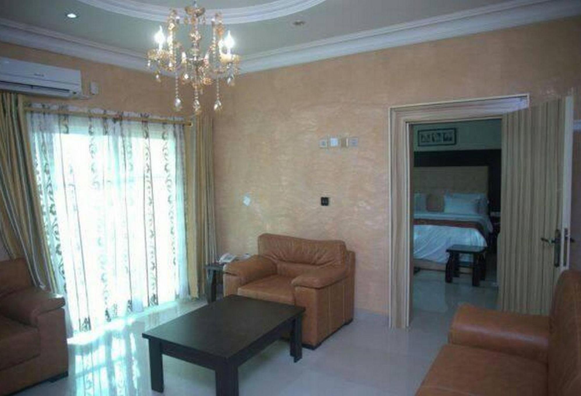Room In Lodge - Hampton Towers Spa Asaba Luaran gambar